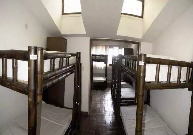 La Pinta Boogaloo Hostel