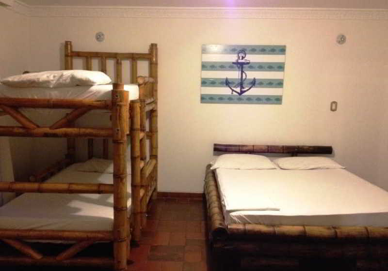 La Pinta Boogaloo Hostel