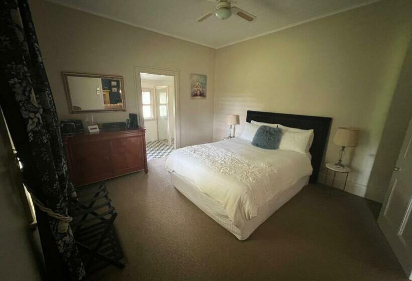 בית מלון כפרי Private Suite In An Historic 1865 Homestead