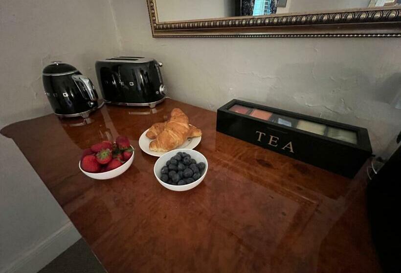 בית מלון כפרי Private Suite In An Historic 1865 Homestead