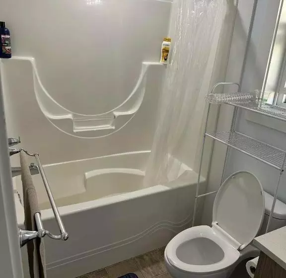 پانسیون Guest Suite   Private Retreat   J 1