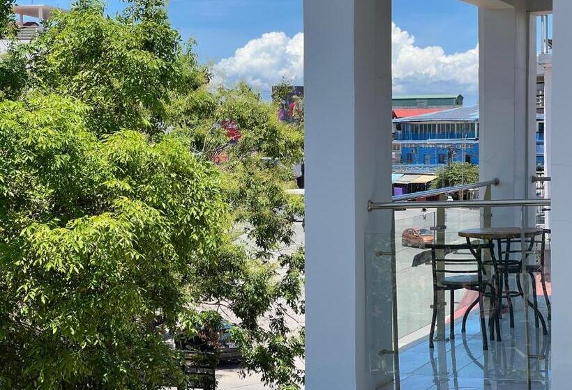 پانسیون Nyna Villa Guesthouse