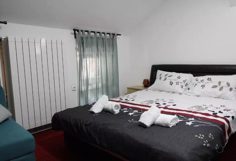 Hostel Aurora