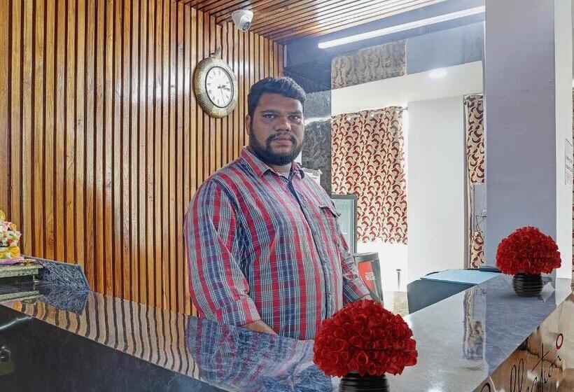 בית מלון כפרי Capital O Vihari Grand Inn