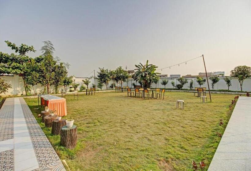 בית מלון כפרי Flagship The Green Scape Mansion