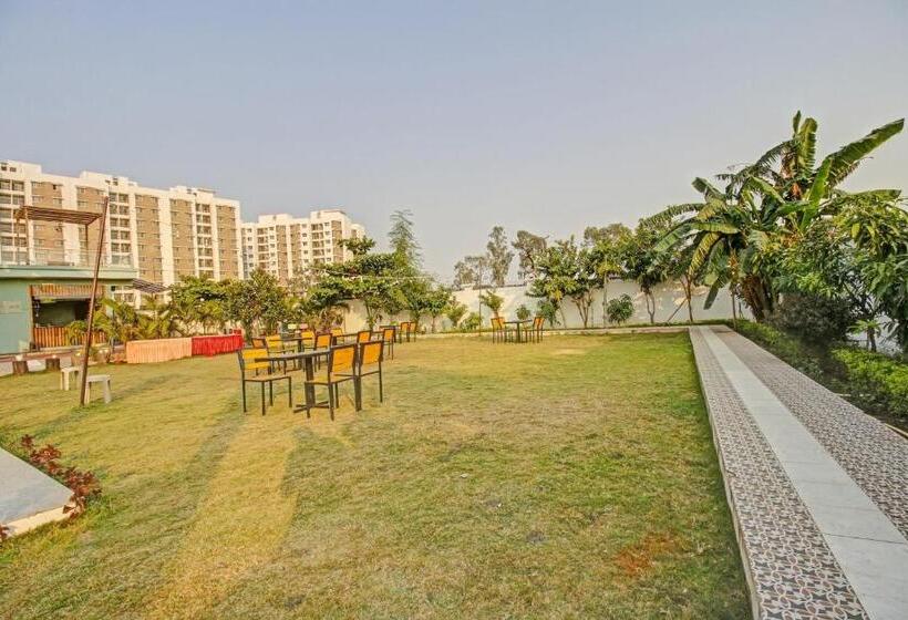 בית מלון כפרי Flagship The Green Scape Mansion