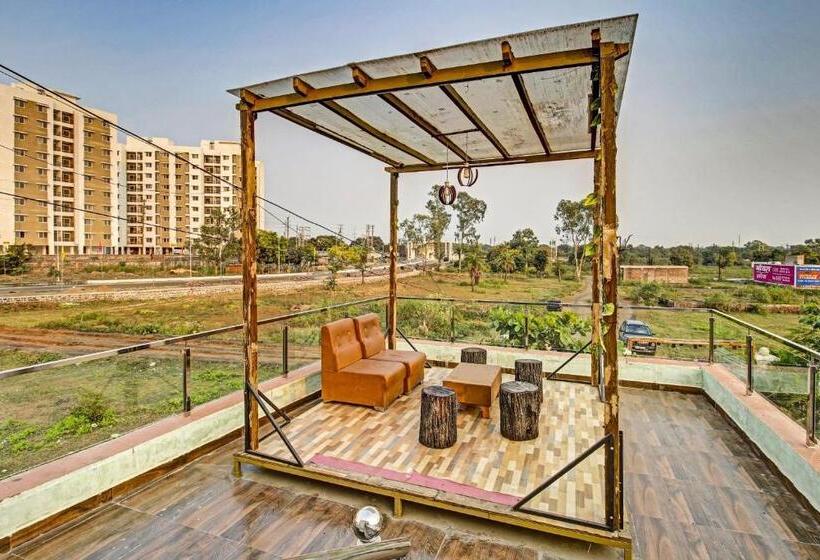 בית מלון כפרי Flagship The Green Scape Mansion