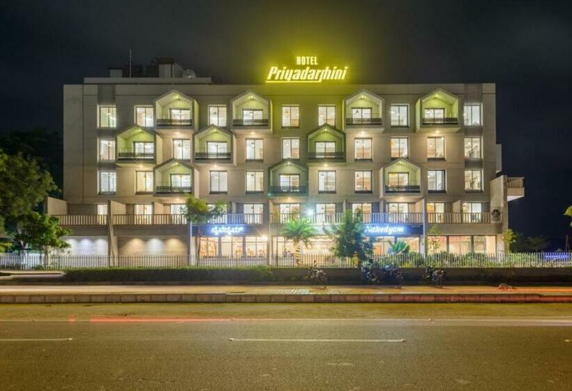 ホテル Pearl By Priyadarshini