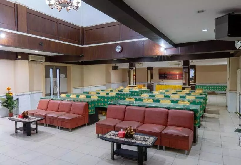 Hotelli Reddoorz Near Pelabuhan Sri Bintan Pura Tanjungpinang