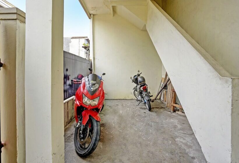 בית מלון כפרי Spot On 91891 B41m Residence Syariah