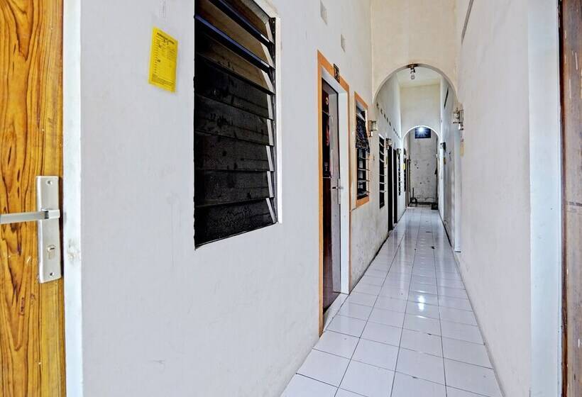 בית מלון כפרי Spot On 91891 B41m Residence Syariah