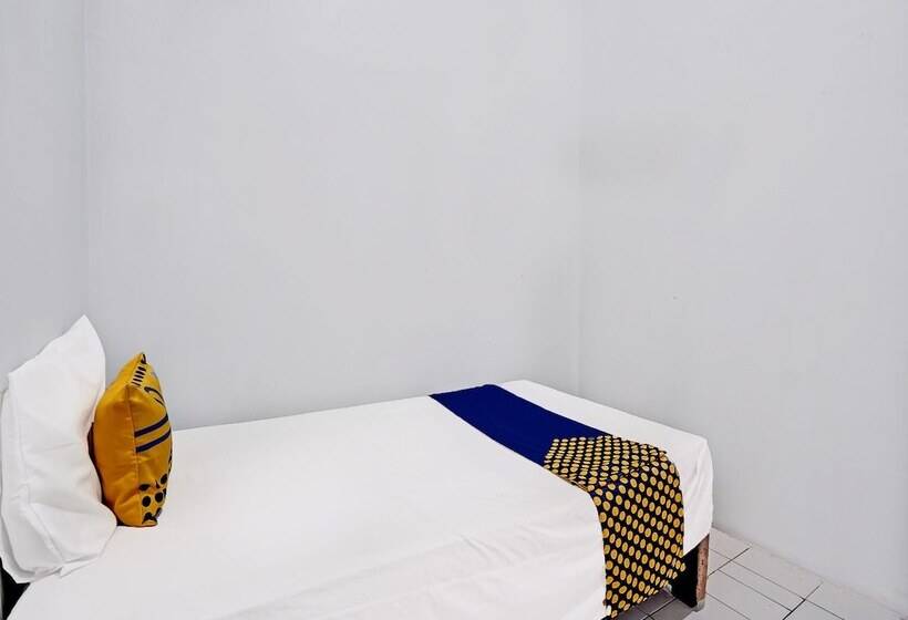 בית מלון כפרי Spot On 91891 B41m Residence Syariah