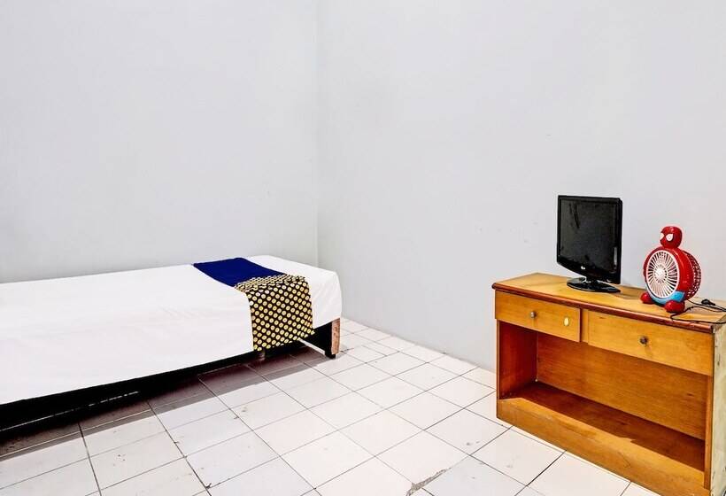 בית מלון כפרי Spot On 91891 B41m Residence Syariah