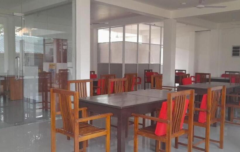 تختخواب و صبحانه Mirissa Village Mirissa