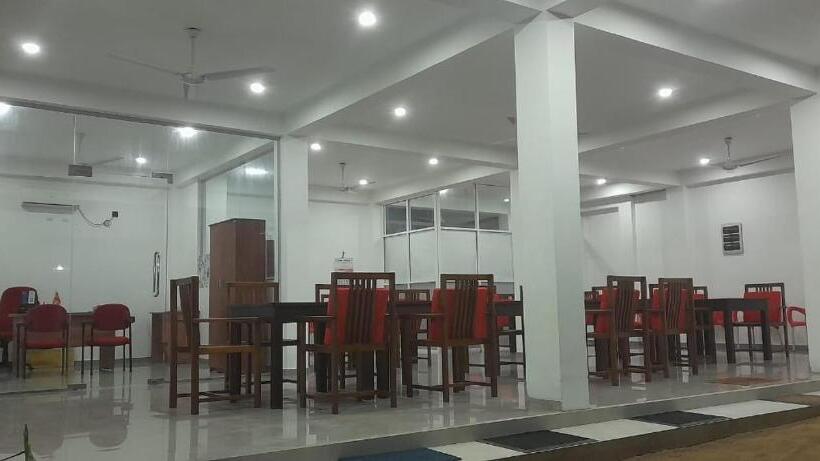 تختخواب و صبحانه Mirissa Village Mirissa