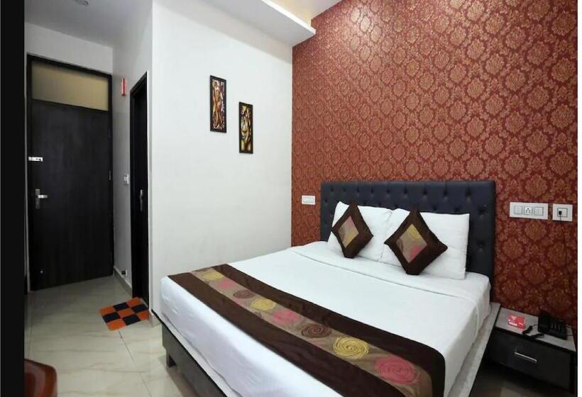 호텔 Cross Road By Wb Inn