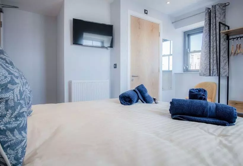 هتل Ocean Cabins @ The Square Saundersfoot