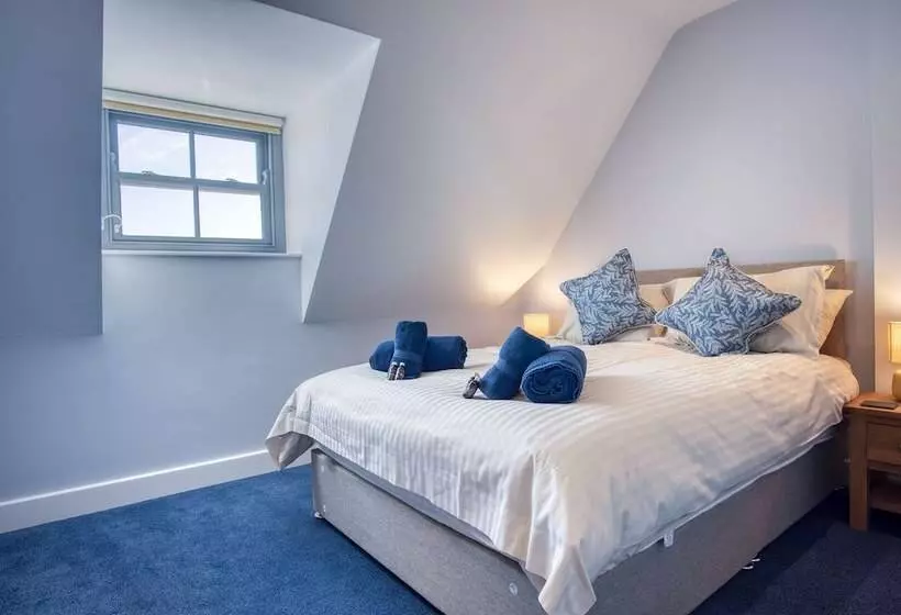 هتل Ocean Cabins @ The Square Saundersfoot
