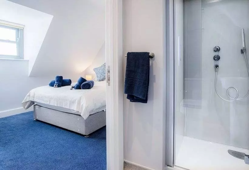 هتل Ocean Cabins @ The Square Saundersfoot