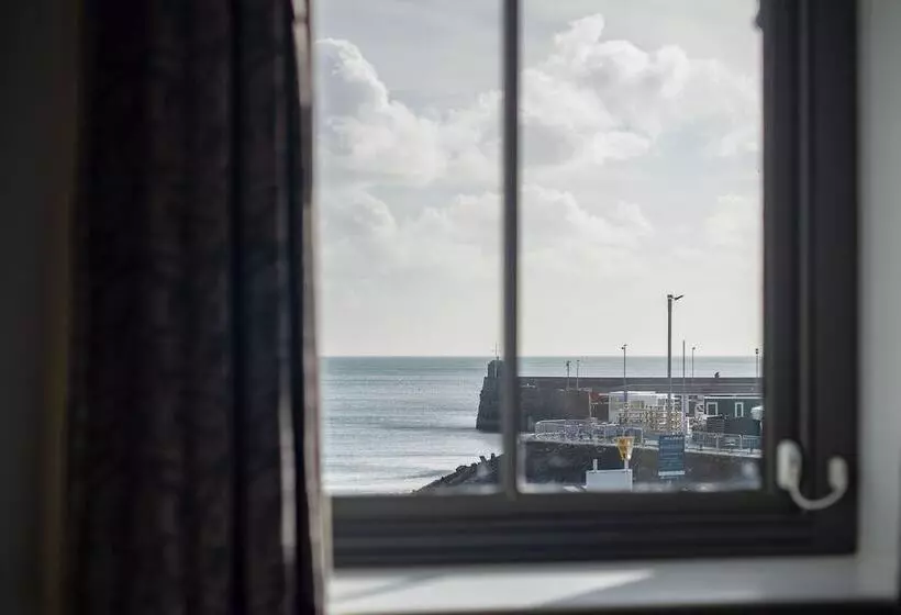هتل Ocean Cabins @ The Square Saundersfoot