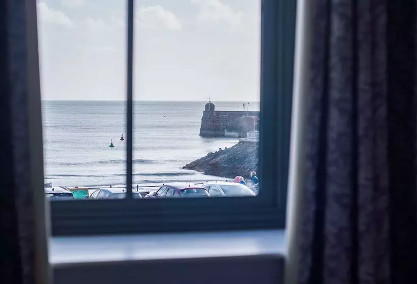 هتل Ocean Cabins @ The Square Saundersfoot