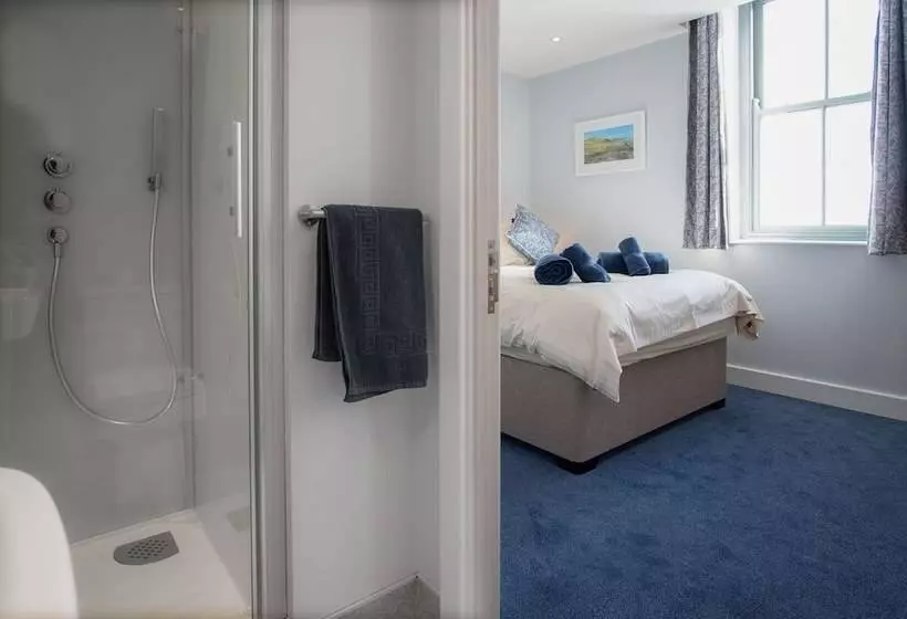 هتل Ocean Cabins @ The Square Saundersfoot
