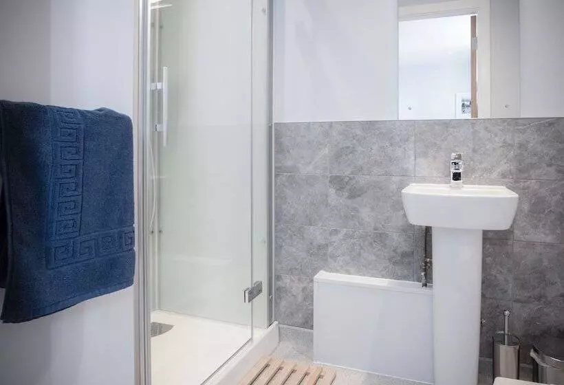 هتل Ocean Cabins @ The Square Saundersfoot