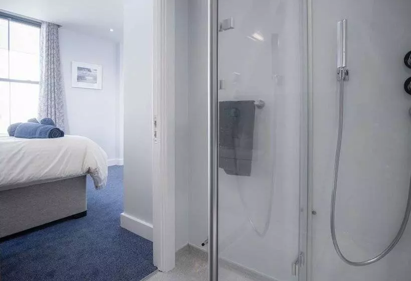 هتل Ocean Cabins @ The Square Saundersfoot