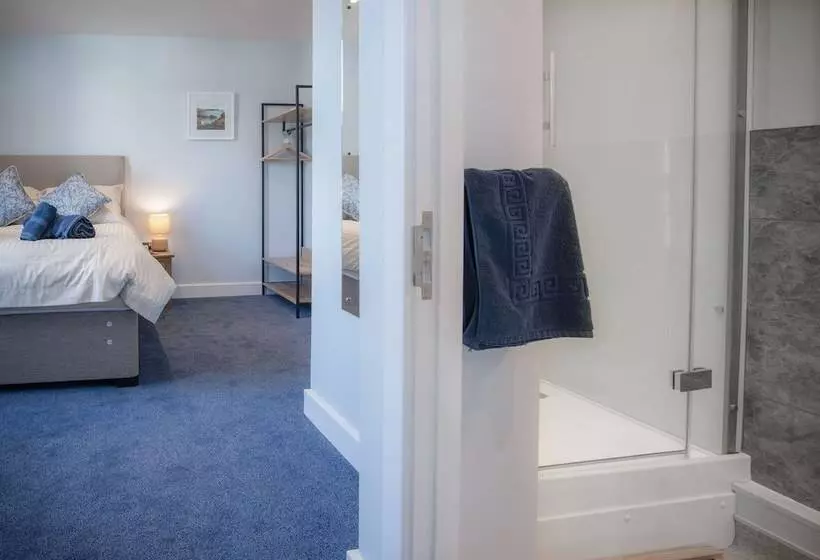 هتل Ocean Cabins @ The Square Saundersfoot