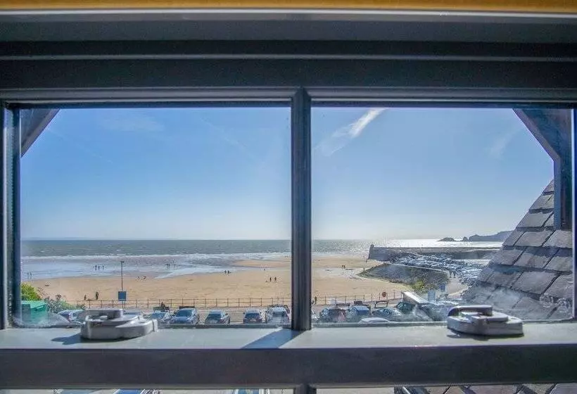 هتل Ocean Cabins @ The Square Saundersfoot