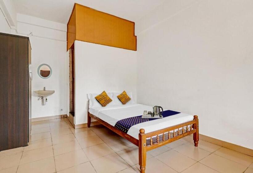 Hotel Spot On Taaza Residency