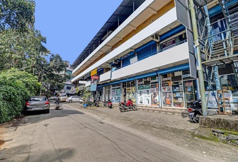 Hotel Spot On Taaza Residency