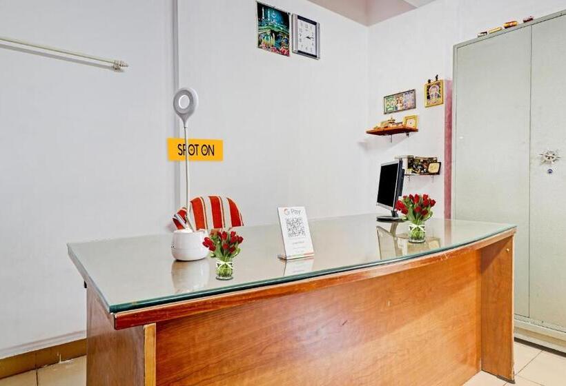 Hotel Spot On Taaza Residency