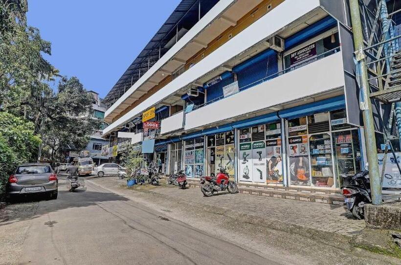 Hotel Spot On Taaza Residency