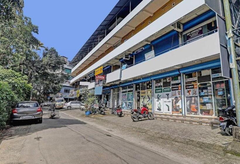 Hotel Spot On Taaza Residency