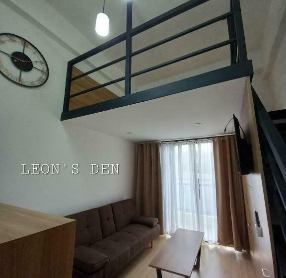 Leon S Den