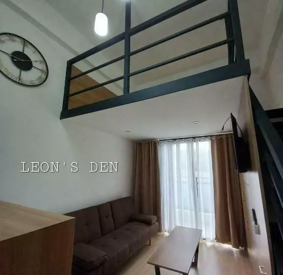 Leon S Den