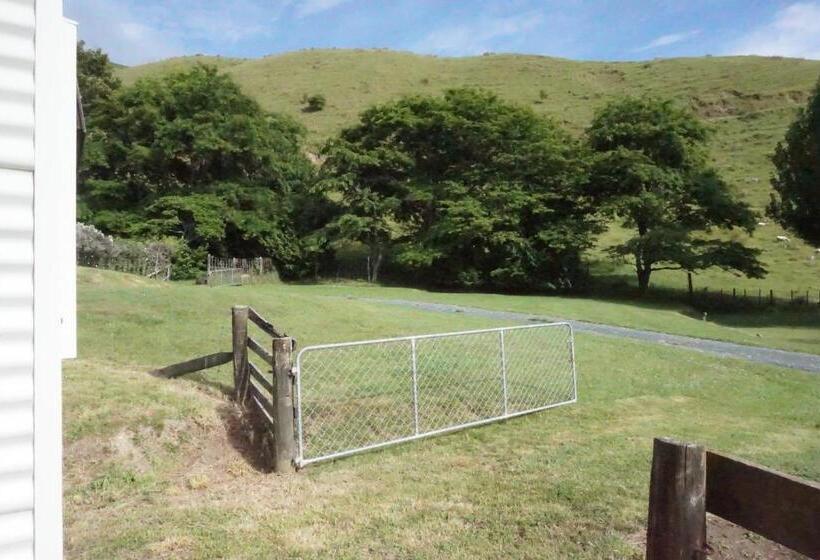 ペンション Cable Bay Farm