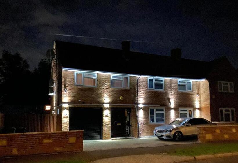 פנסיון Cristina Modern