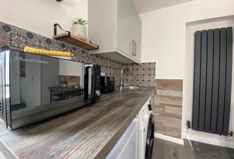 פנסיון Cristina Modern