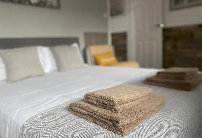 פנסיון Cristina Modern