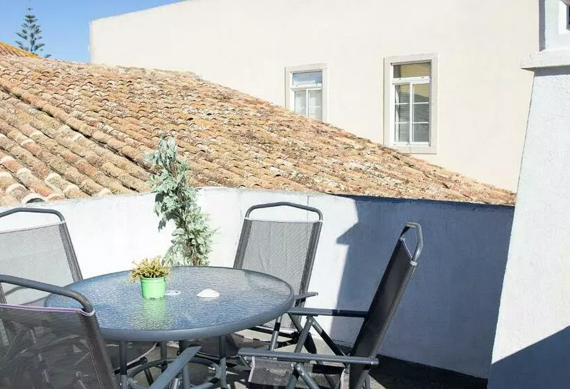 پانسیون The Tiles House