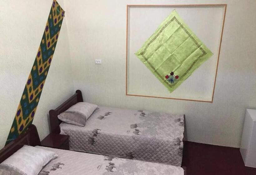 פנסיון Tohir Ota Guest House