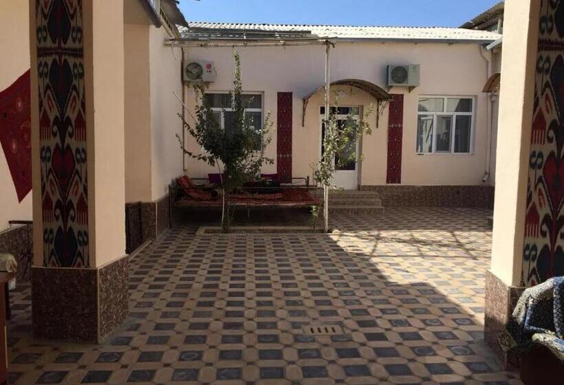 פנסיון Tohir Ota Guest House