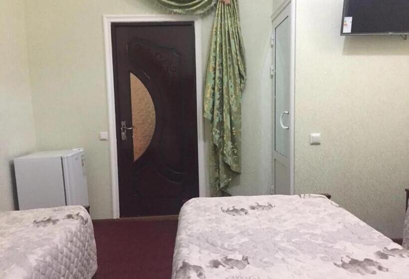 פנסיון Tohir Ota Guest House