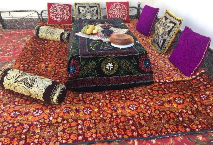 פנסיון Tohir Ota Guest House