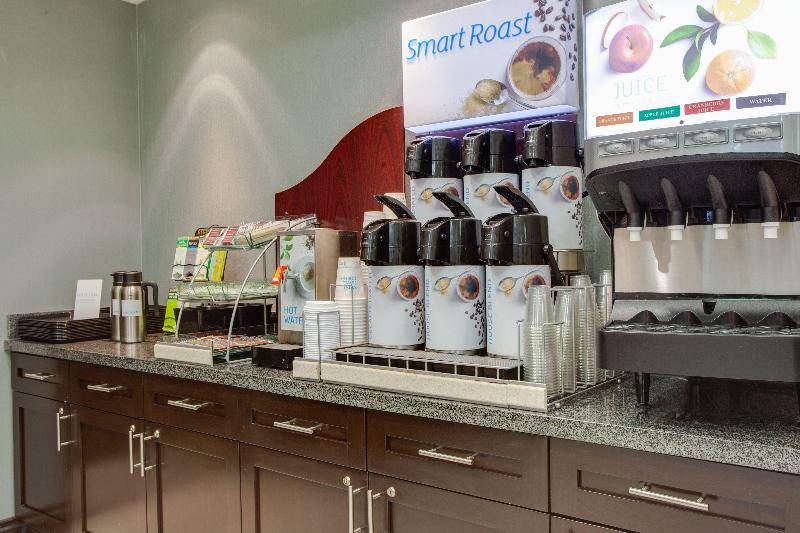 فندق Holiday Inn Express & Suites Ottawa East Orleans, An Ihg