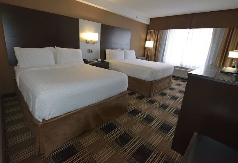 فندق Holiday Inn Express & Suites Ottawa East Orleans, An Ihg