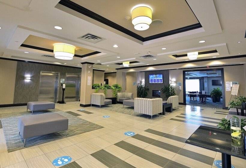 فندق Holiday Inn Express & Suites Ottawa East Orleans, An Ihg