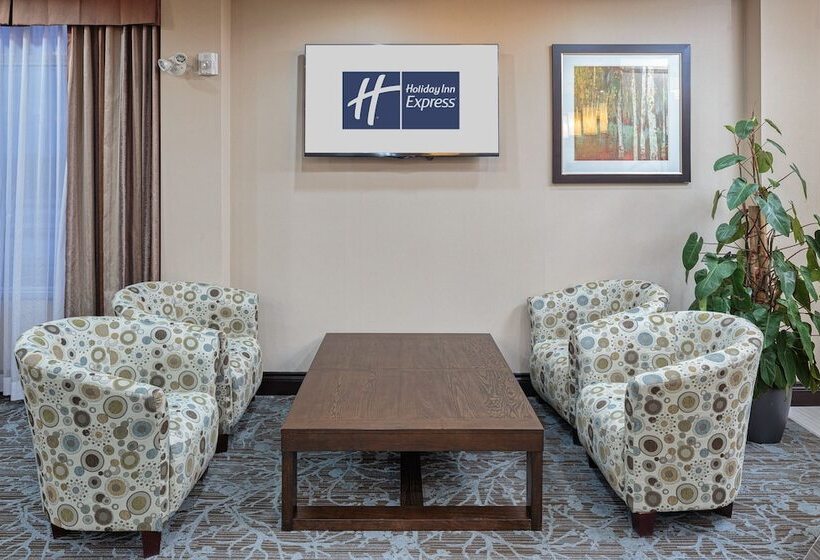 فندق Holiday Inn Express & Suites Ottawa East Orleans, An Ihg